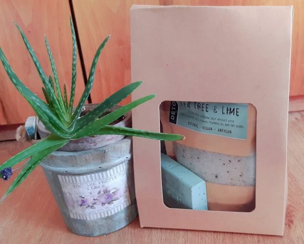 Detoxikačný balíček v darčekovom balení - soľ do kúpeľa a prírodné mydlo